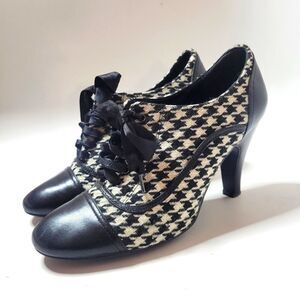 Āndrē Houndstooth Retro Pumps